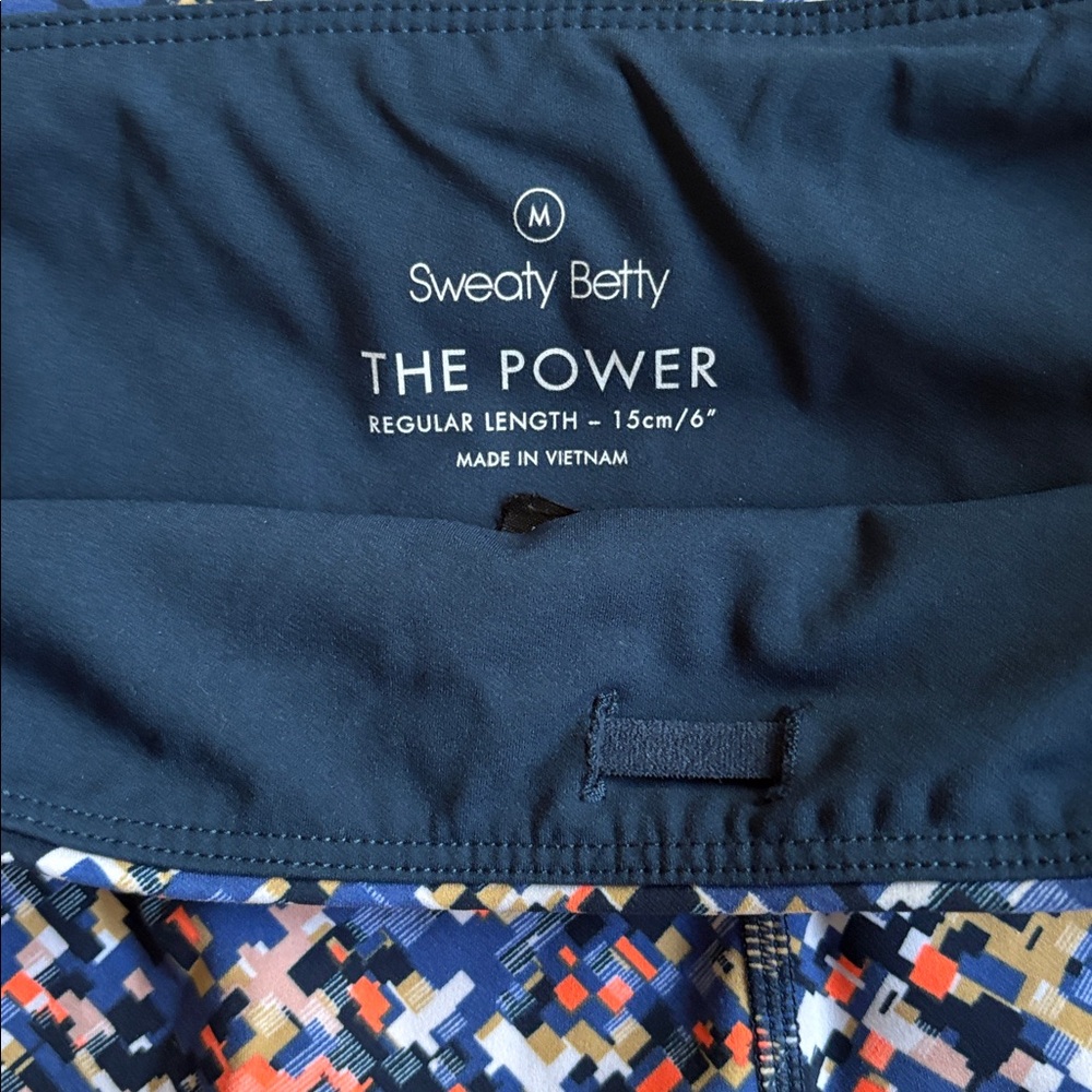 Sweaty Betty 3-pack. Two 7/8 length Leggings and one 6” Short - Picture 4 of 7
